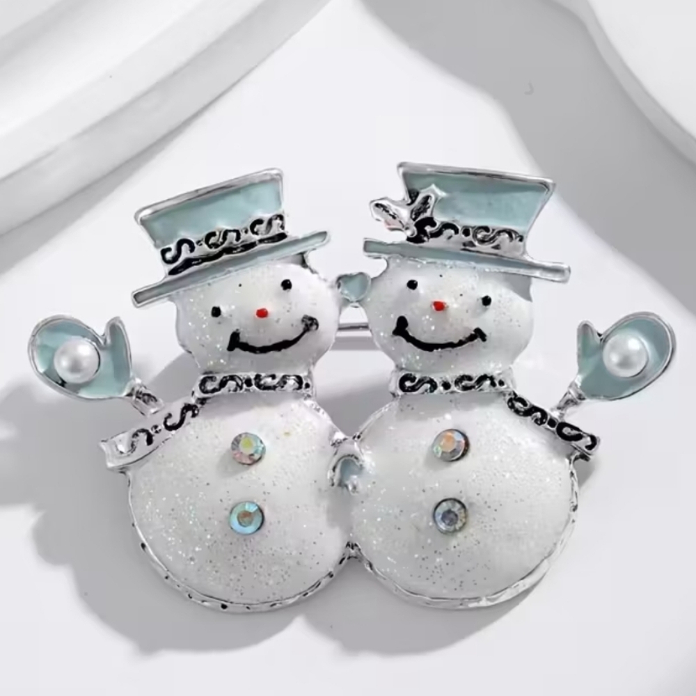 🎁Christmas Festive Snowman Brooch with Rhinestones And Pearl Embellishment